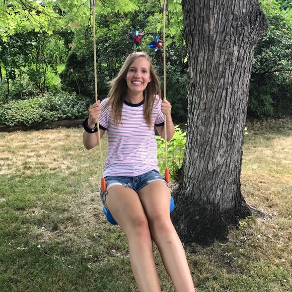 Meet your Posher, Carly - Picture 3 of 6